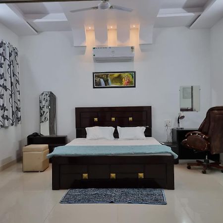 Leela Homestay Jabalpur - Lily - 2 Bhk Luxury Appartment Exteriör bild