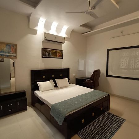 Leela Homestay Jabalpur - Lily - 2 Bhk Luxury Appartment Exteriör bild