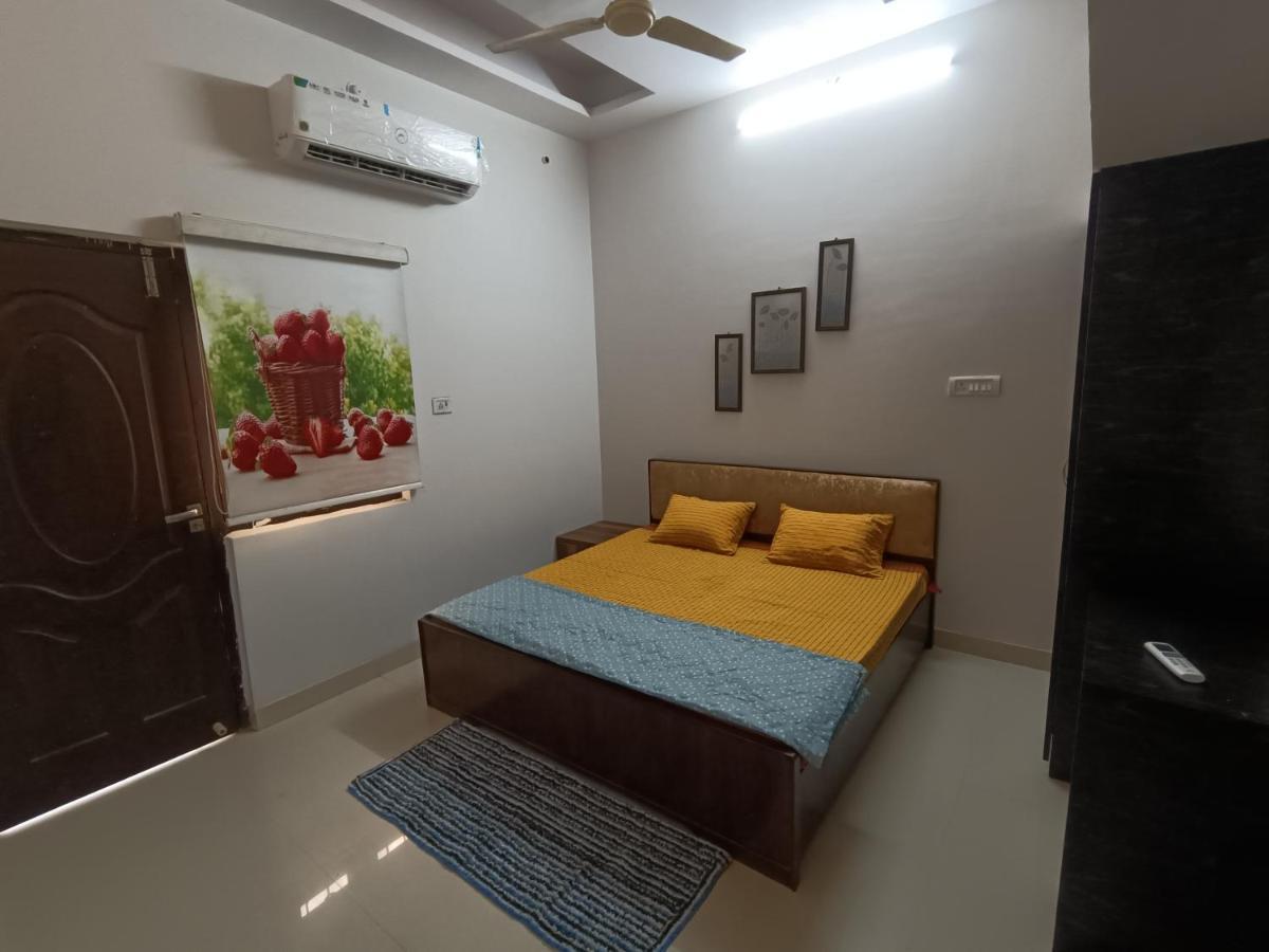 Leela Homestay Jabalpur - Lily - 2 Bhk Luxury Appartment Exteriör bild