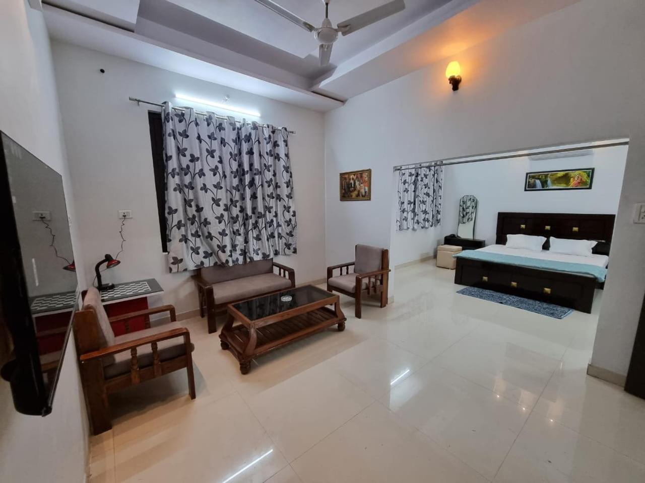 Leela Homestay Jabalpur - Lily - 2 Bhk Luxury Appartment Exteriör bild