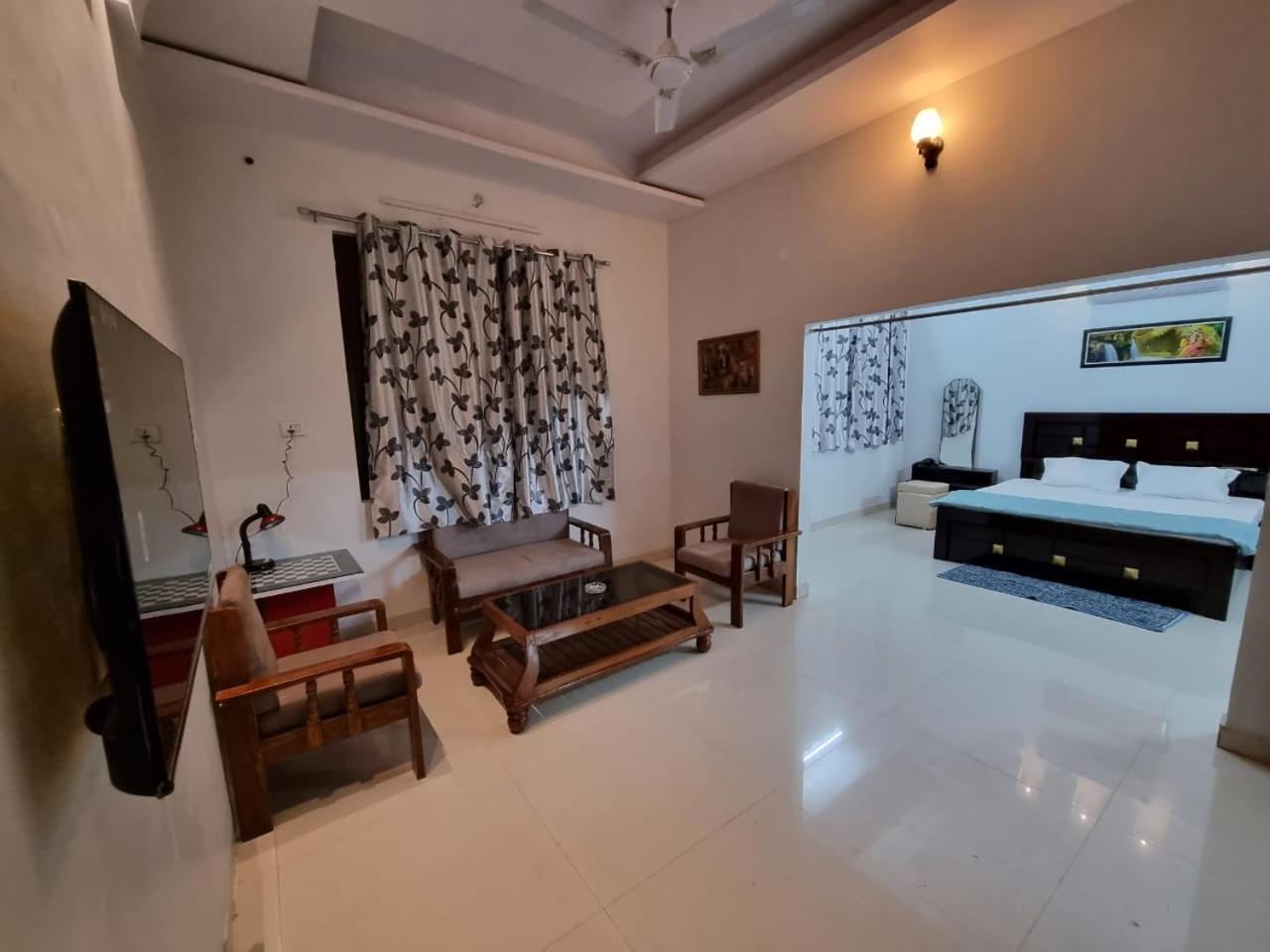 Leela Homestay Jabalpur - Lily - 2 Bhk Luxury Appartment Exteriör bild