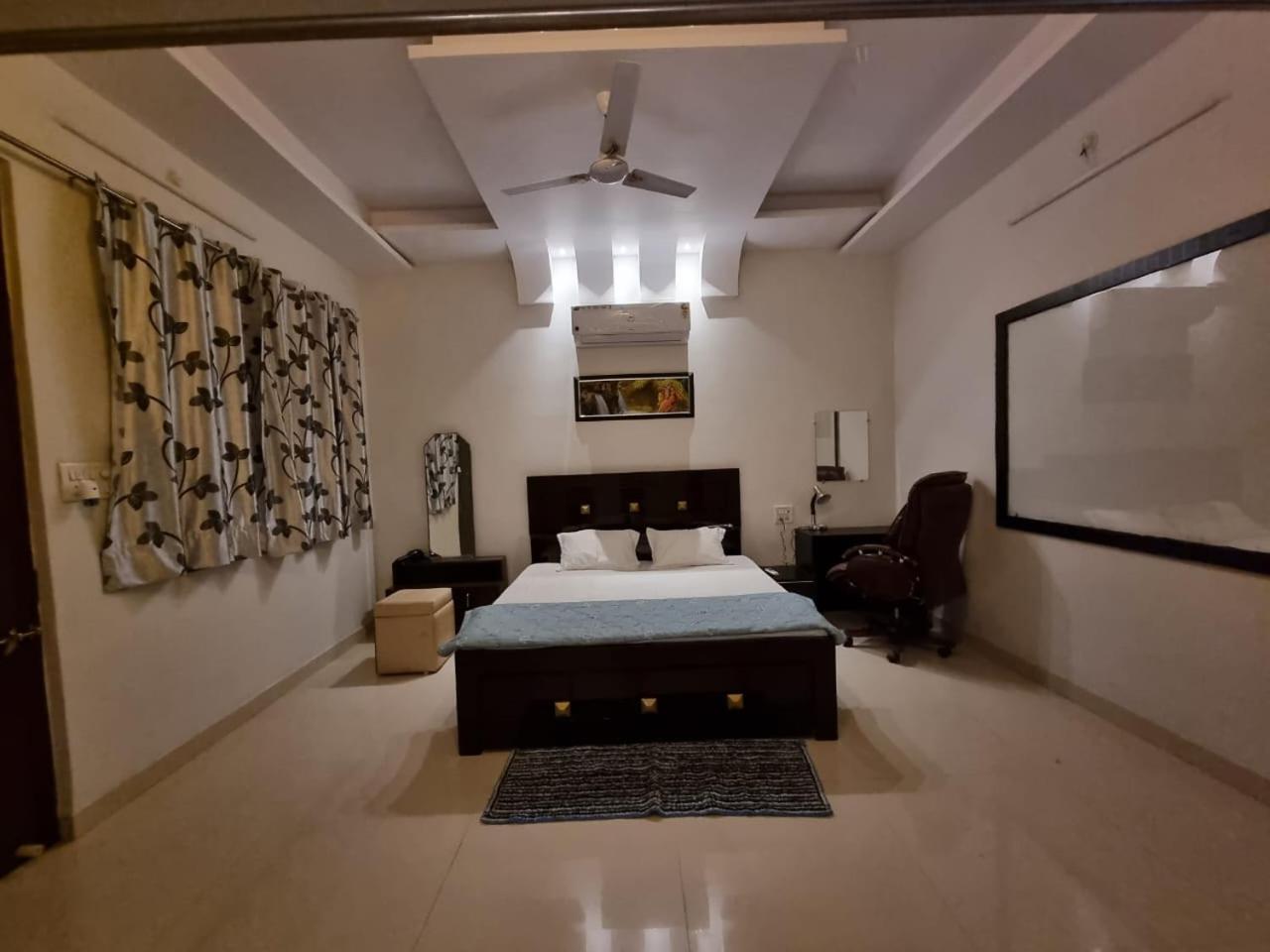 Leela Homestay Jabalpur - Lily - 2 Bhk Luxury Appartment Exteriör bild