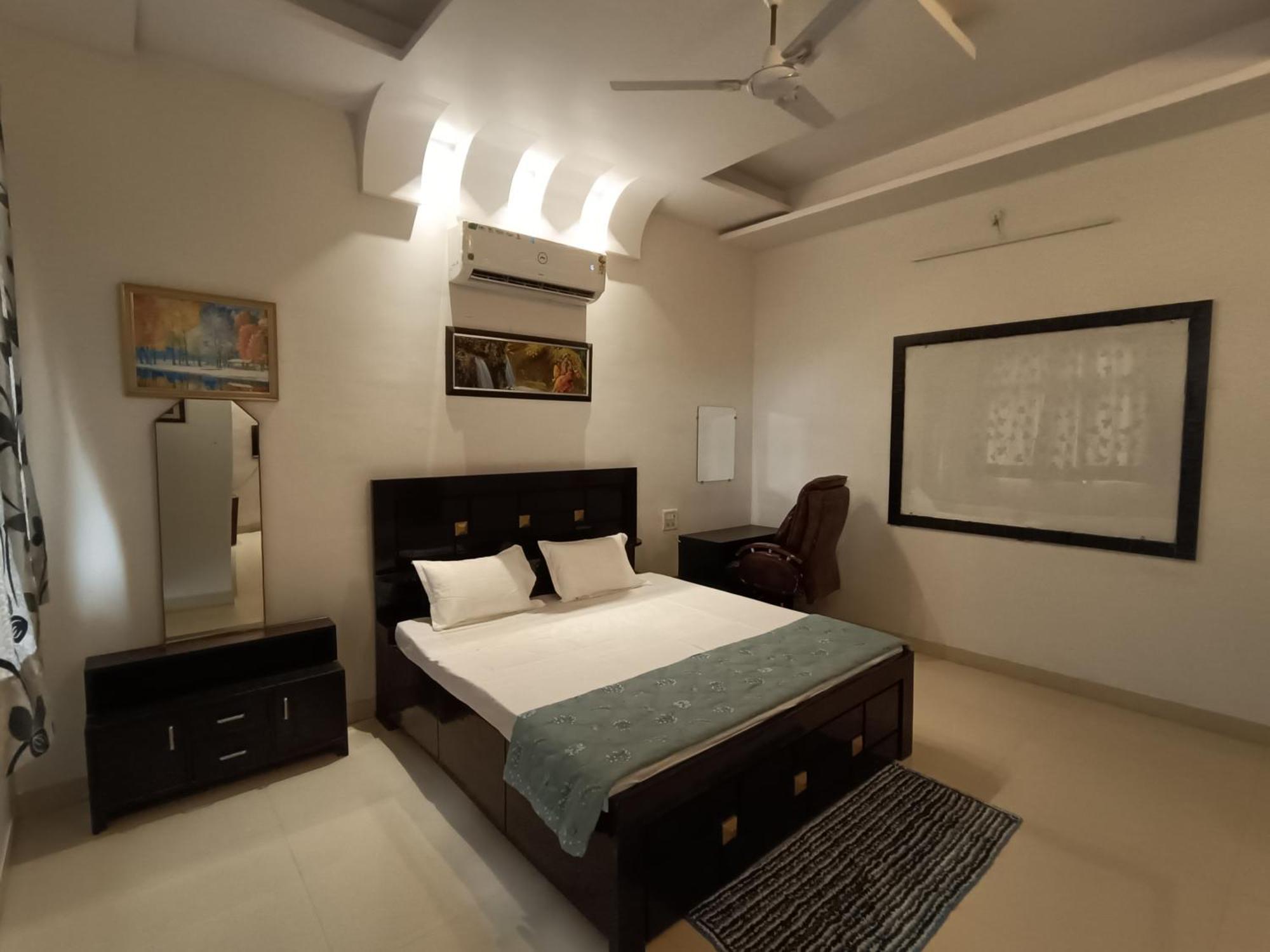 Leela Homestay Jabalpur - Lily - 2 Bhk Luxury Appartment Exteriör bild