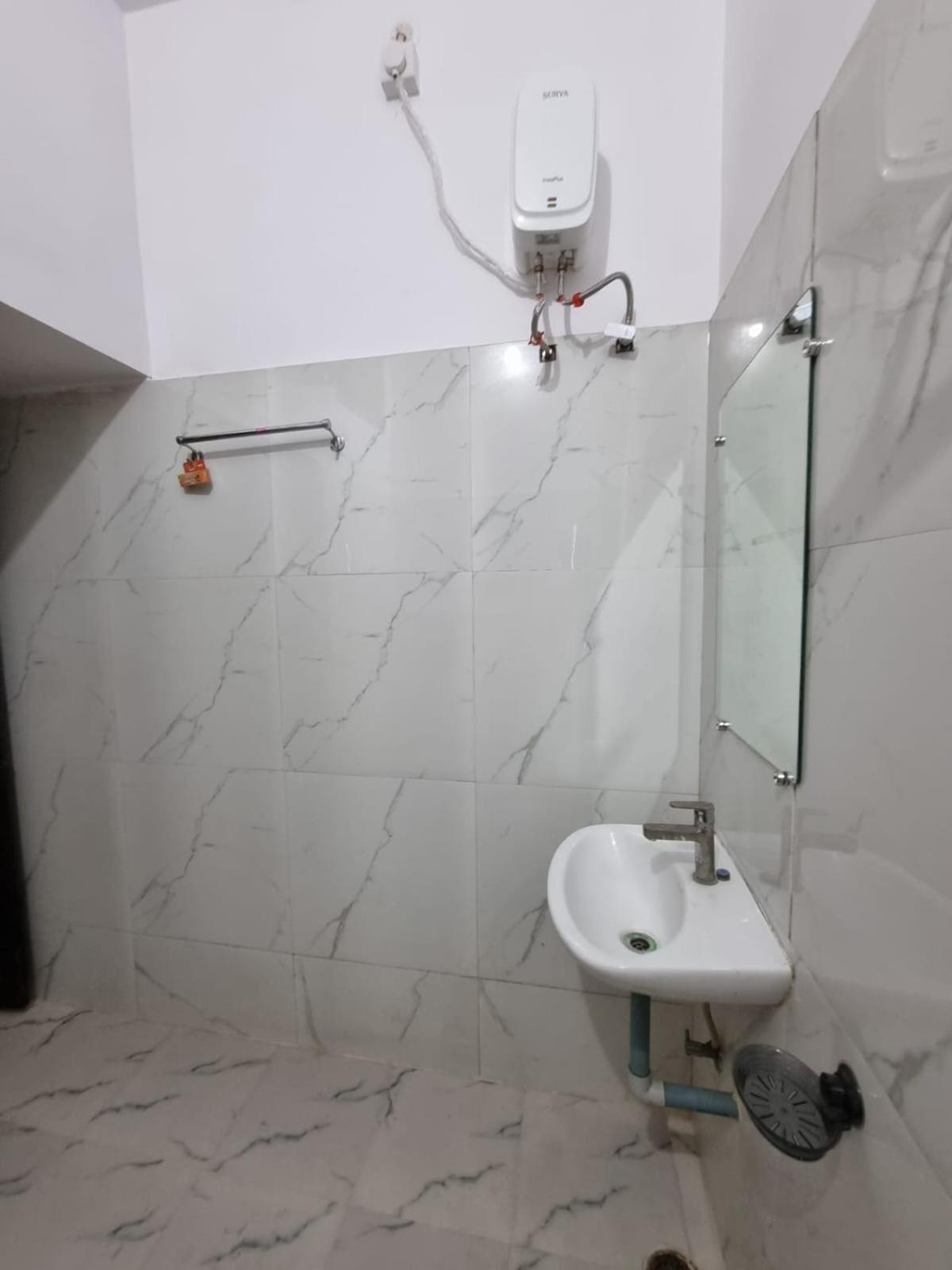 Leela Homestay Jabalpur - Lily - 2 Bhk Luxury Appartment Exteriör bild