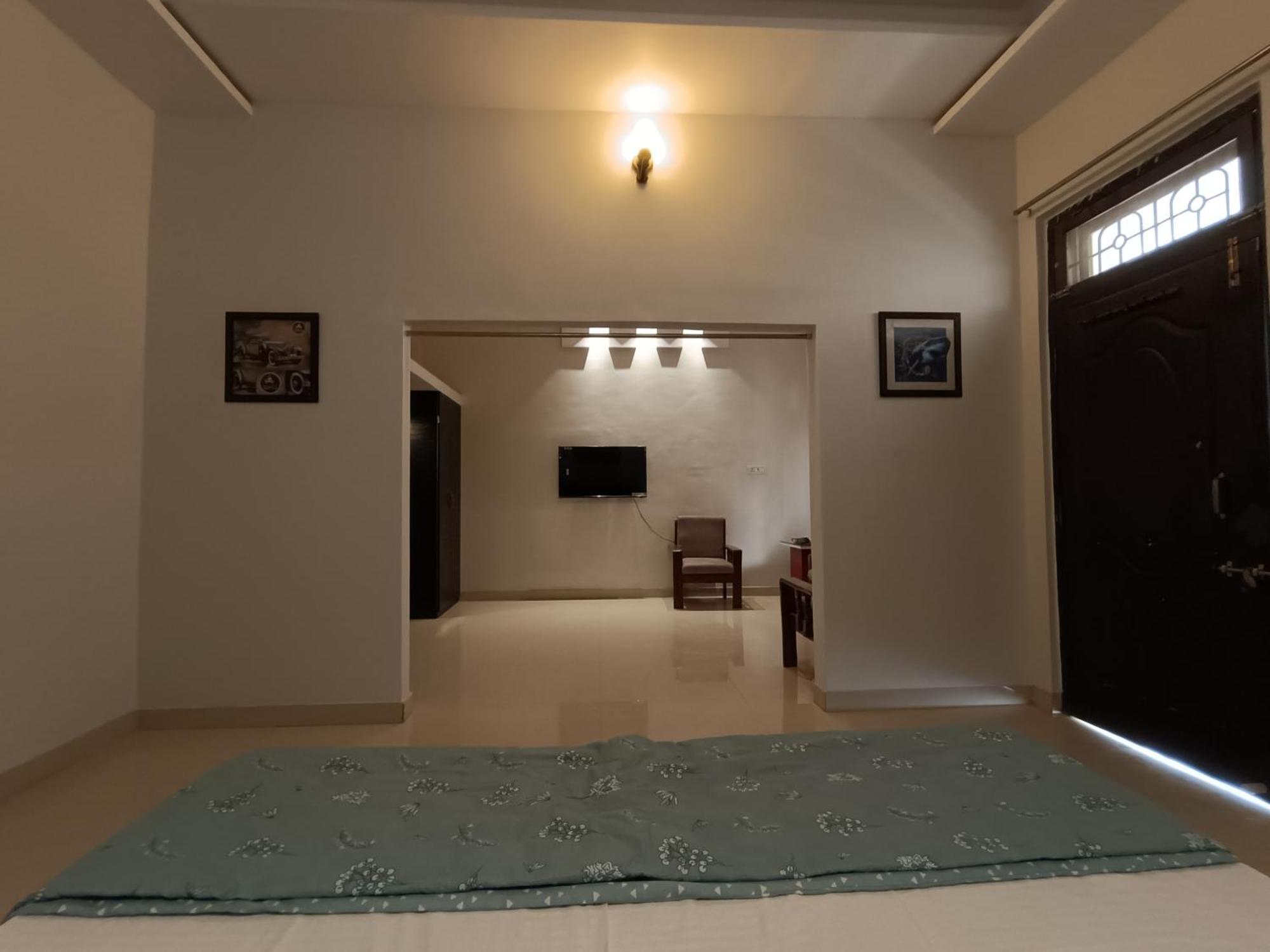 Leela Homestay Jabalpur - Lily - 2 Bhk Luxury Appartment Exteriör bild