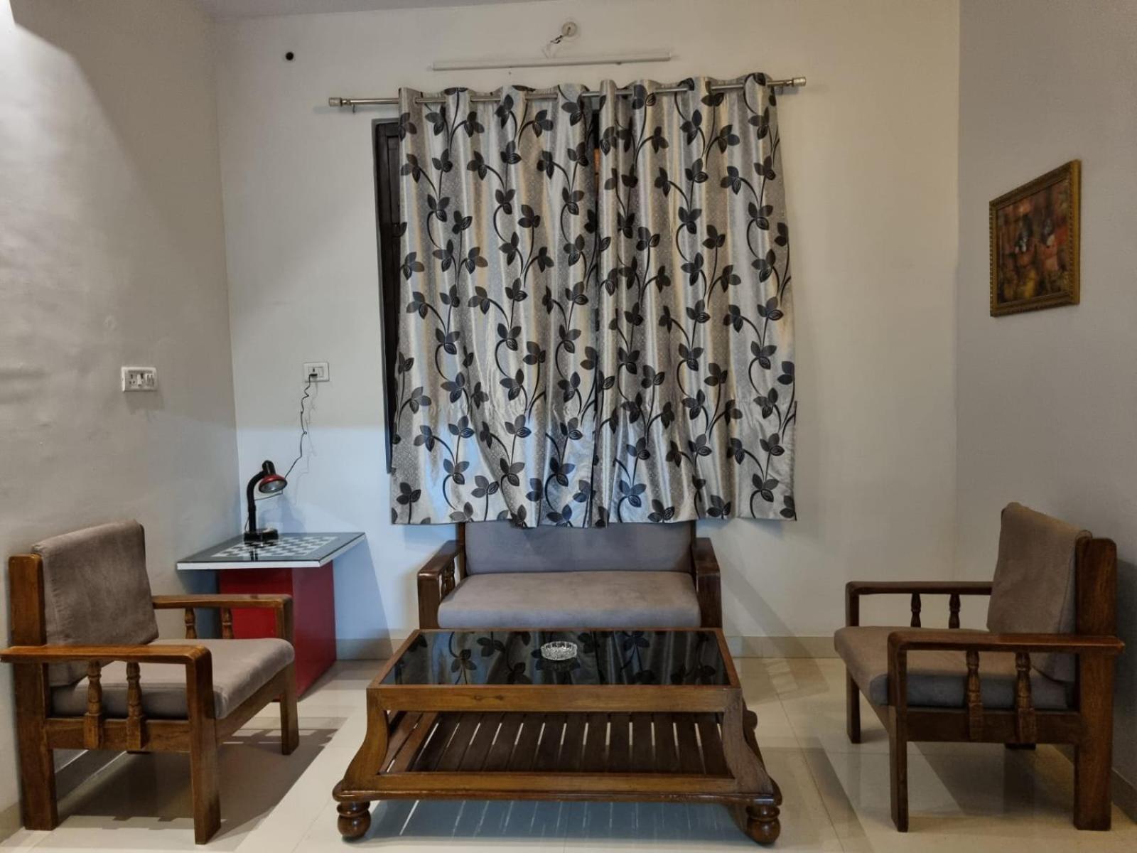 Leela Homestay Jabalpur - Lily - 2 Bhk Luxury Appartment Exteriör bild